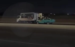 بعد تداول فيديو أغرب سرقة في مصر.. نجل سائق الشاحنة يوضح سبب صعوبة اكتشاف محاولة السرقة أثناء سير المركبة ويكشف مفاجأة!