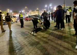 بالفيديو: حالات إغماء مفاجئة بين جماهير الهلال والخليج.. وسيارات الإسعاف تتدخل بين الشوطين