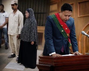 الحكم بإعدام  مسنة مصرية قتلت زوجها أثناء نومه وأحرقت جثته بسبب مغازلته للنساء !