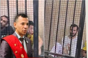 مصر.. بالفيديو: أول ظهور لـ«المستشار المزيف» جالسًا على الأرض داخل القفص خلال محاكمته