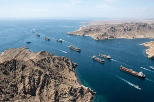 عُمان تحسم موقفها من مقترح إيران بشأن رسوم عبور السفن في هرمز