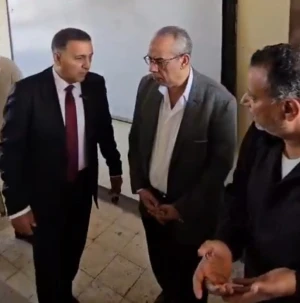 بالفيديو: مسؤول مصري يوبخ مدير مدرسة خلال جولة مفاجئة: «أنت راجل غير مسؤول ومهمل» main