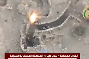 بالفيديو.. لحظة استهداف الجيش اليمني تجمعات وأفرادًا من ميليشيا الحوثي في جبهة مأرب