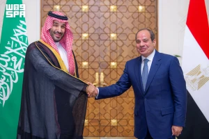 بالصور: ولي العهد يلتقي الرئيس المصري ويعقدان لقاءً ثنائيًا وجلسة مباحثات موسعة