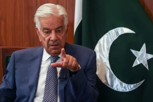 أول تعليق لوزير الدفاع الباكستاني على هجمات الحوثيين ضد المملكة : «حان وقت تنفيذ اتفاق مكة»