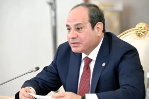 ‏السيسي للمصريين : "شايفين الدول جنبكم هل فيه حد نجا غير مصر؟"