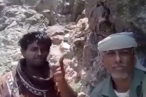 بالفيديو.. عناصر من قوات المقاومة اليمنية يعلنون استعادة موقع وجبل البازلة الاستراتيجي في لحج