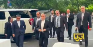 بالفيديو .. لحظة وصول  وزير الخارجية الإيراني إلى نيويورك لحضور اجتماعات الجمعية العامة للأمم المتحدة