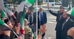 بالفيديو.. الشرع يتوشّح بالعلم السوري أثناء استقباله من قبل الجالية السورية أمام مقر مبنى الأمم المتحدة في نيويورك