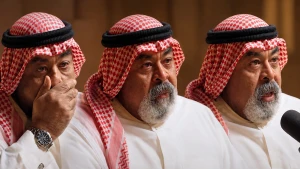 ‏الفنان الكويتي مبارك سلطان:زوجتي الثانية خلعتني.. وباكيت زقاير ما كنت أقدر أشتريه وحرموني من شوفة عيالي  ‏