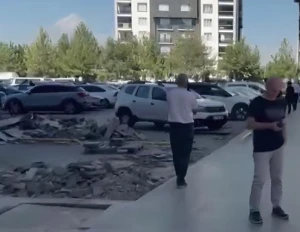 بالفيديو: زلزال قوي يضرب تركيا.. وانهيارات وأضرار في الطرق والمباني