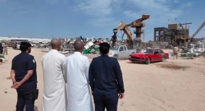 بالفيديو.. لحظة كبس المرور الكويتي سيارتين أمام أعين قائديهما لارتكابهما أعمال الاستهتار والرعونة وعرقلة دورية أمنية
