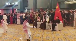 بالفيديو: روبوتات صينية تؤدي العرضة السعودية في سفارة الصين بالمملكة