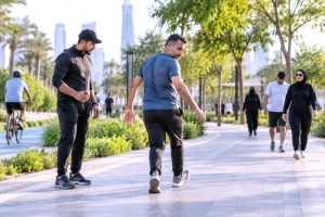 هل المشي للخلف أفضل من المشي للأمام؟.. "النمر" يُجيب ويكشف الفوائد والمخاطر
