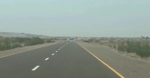 بالفيديو.. القوات اليمنية تسيطر على المخا وهروب ميليشيا الحوثي