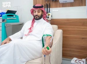 ولي العهد‬⁩ يتبرع بالدم ويطلق الحملة الوطنية السنوية للتبرع بالدّم لعام 2026