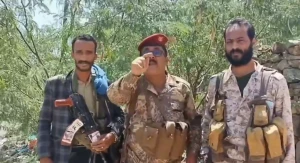 "اترك سلاحك وسلم نفسك وإلا بعدين لا تصيحوا قتلونا ودعسونا".. بالفيديو: قائد في الجيش اليمني يوجه رسالة تحذير أخيرة لمليشيا الحوثي