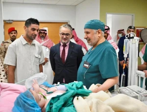 الربيعة" يكشف تفاصيل عملية فصل التوأم المغربي "سجى وضحى" .. ويحدد نسبة نجاحها!