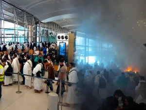 بعد استهداف مكة والمدينة .. حتى المعتمرون في مطار الرياض لم يسلموا من اعتداءات الحوثيين