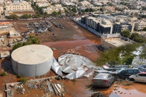 بعد انهيار خزان مياه بجدة.. توجيه من أمير مكة بشأن التحقيق في ملابسات الحادثة