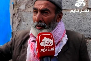 "القذائف تمر فوق رؤوسنا والمنازل تهدم على ساكنيها".. بالفيديو.. مسن يمني ينفجر باكيًا ويروي معاناة أهالي تعز جراء قصف الحوثيين وحصار اليمنيين
