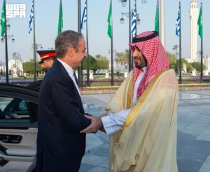 بالصور.. ولي العهد يستقبل رئيس وزراء الجمهورية الهيلينية ويقيم له مراسم استقبال رسمية