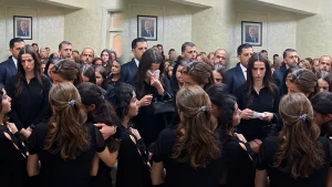 بالفيديو: ردة فعل الأميرة رجوة السيف أثناء مواساة أسرة أحد ضحايا هجوم كنيسة حمود بالأردن رفقة الملكة رانيا