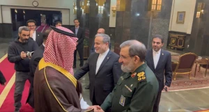 يتقدمهم وزير الدفاع… فيديو لحظة لقاء وفد دول حلف مكة بالمسؤولين الإيرانيين في طهران