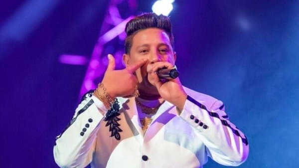 "يحتاج حقنة بـ 130 ألف".. إصابة المطرب "حمو بيكا" بمرض "الكرونز" !