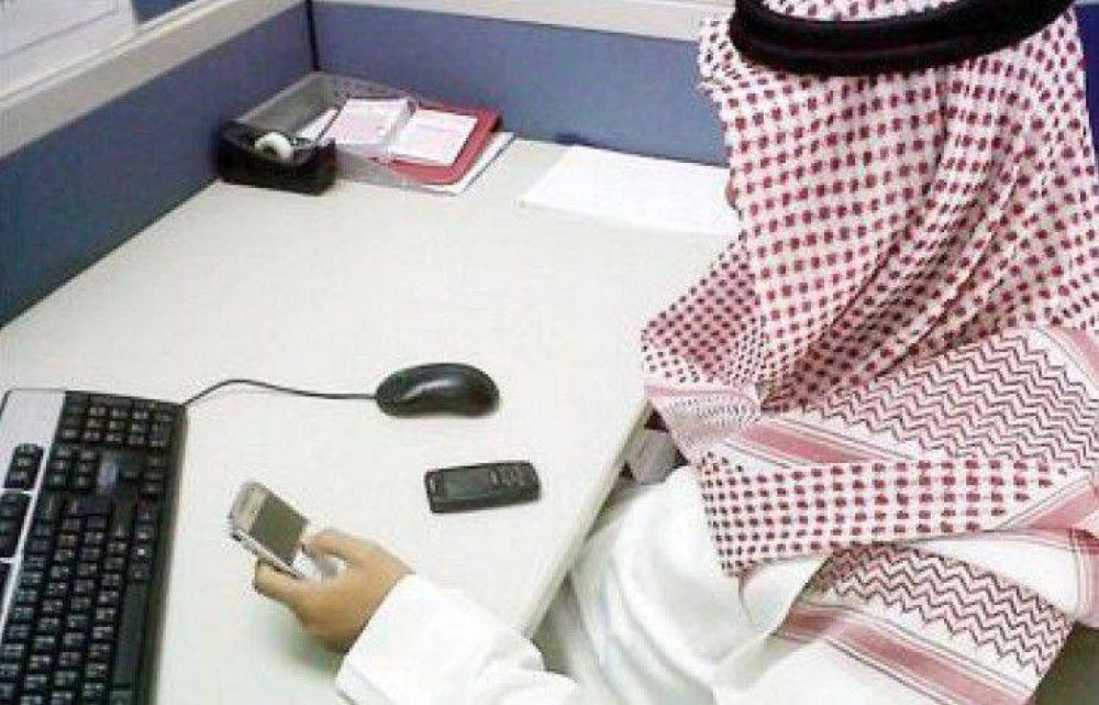 هل العمل في يوم التأسيس يستلزم تعويض الموظف؟.. الموارد البشرية تجيب