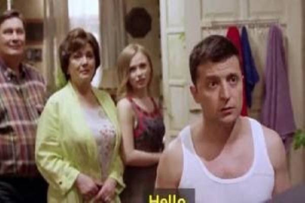 ظهر لأول مرة كممثل كوميدي .. من هو زيلينسكي الذي ترك الفن وأصبح رئيسا  لأوكرانيا  ؟