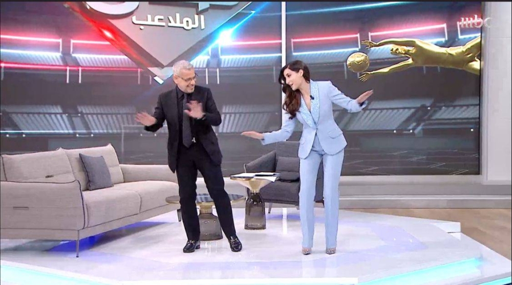 شاهد.. نجمة بوليوود المغربية "نورة فتحي" ترقص على الهواء داخل الاستوديو مع مصطفى الآغا