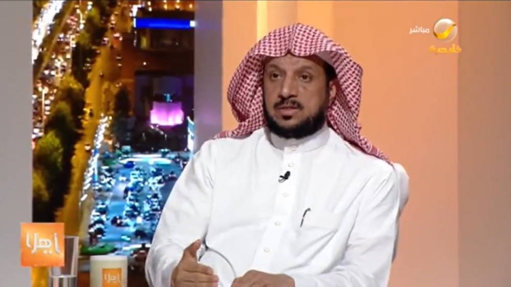 هل يحق للزوجة السفر دون إذن زوجها في نظام الأحوال الشخصية الجديد؟ ..مسؤول بالعدل يجيب (فيديو)