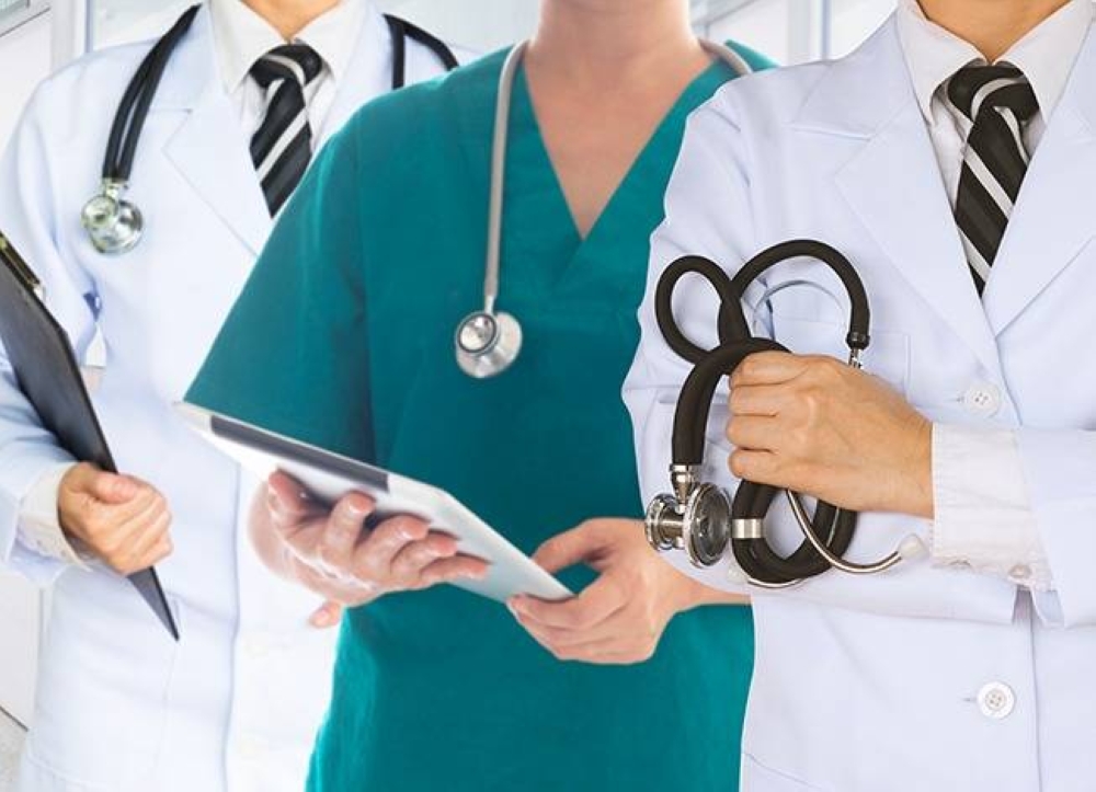 الصحة تعلن عن توفر وظائف لجميع فئات الأطباء وأخصائيي التمريض .. وتكشف الشروط المطلوبة