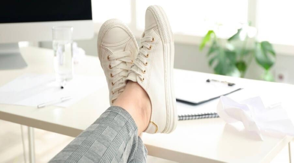 ما هي الحالات التي يجب فيها رفع القدمين عند ارتفاع ضغط الدم ومتى نتجنب ذلك؟.. دراسة "تجيب" وتكشف الطرق الصحيحة