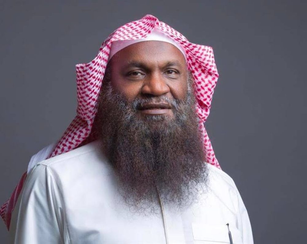 "الكلباني" يتوعد من جديد مقلديه في برنامج "ستوديو 22" ويعلق : " اللي ما أدبوه أهله تأدبه المحاكم "