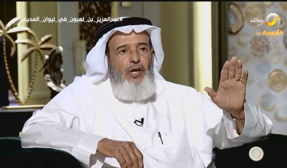 شاهد: خبير جيولوجي يكشف عن  وجود مياه جوفية وصخور من "الجرانيت" في المنازل  فيها عناصر مُشعة تسبب السرطان