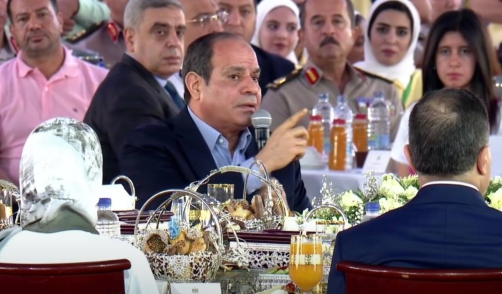 شاهد:  السيسي يكشف عن قصة تلقي الجيش المصري وله شخصيا تهديد  بالقتل من قبل  خيرت الشاطر