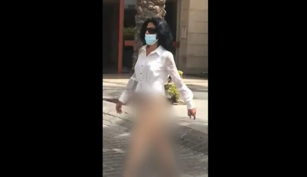 الفتاة اللبنانية العارية في شوارع بيروت تكشف سببًا غريبًا لتجولها دون ملابس سفلية