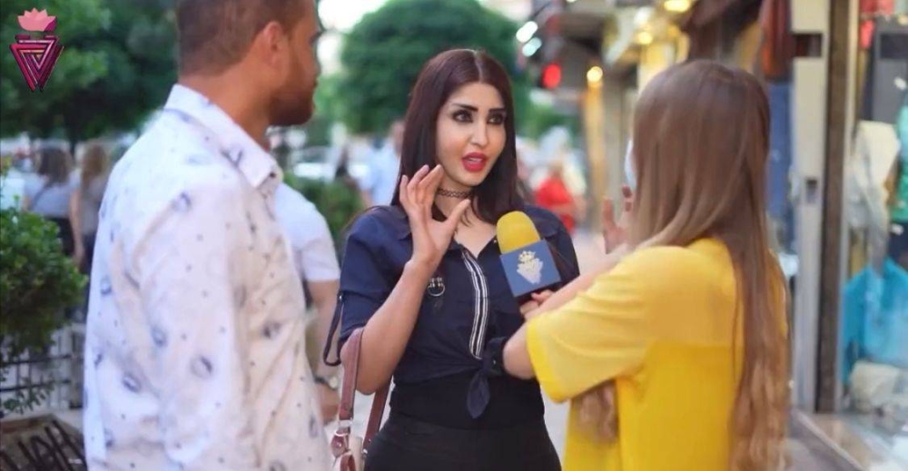 شاهد.. فتاة سورية تفاجئ مذيعة عن جمال الفتيات السعوديات: أكيد لا مافي جمال!