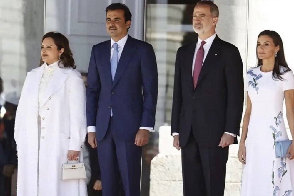 شاهد: أول ظهور رسمي لزوجة أمير قطر الشيخ تميم بن حمد أثناء زيارة رسمية إلى إسبانيا