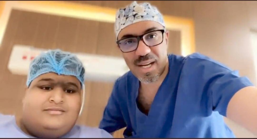 الطبيب المعالج لمريض السمنة "حامد فرج" يكشف تطورات حالته الصحية بعد إجرائه العملية الجراحية