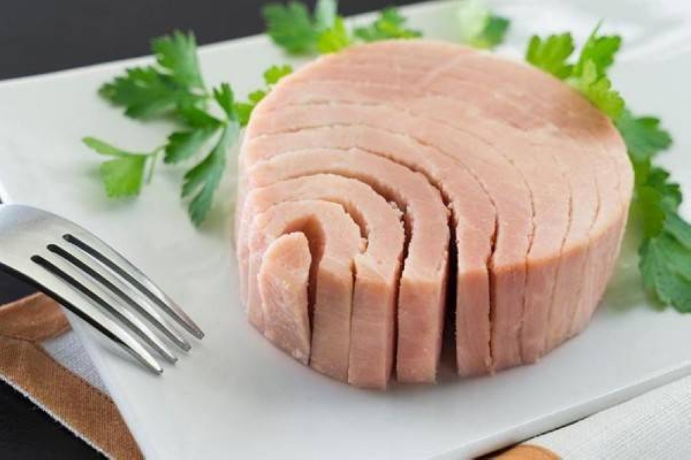 لن تصدق ما سيحدث لجسمك عند تناول التونة المعلبة!