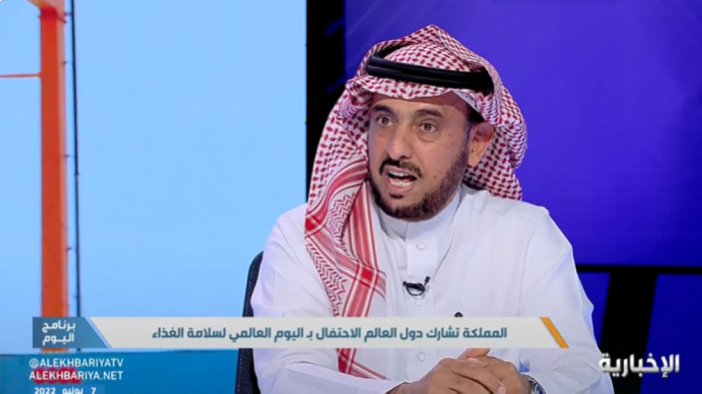 بالفيديو.. استشاري يكشف مخاطر غسل الدواجن قبل طهيها 