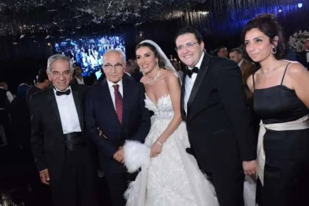 حضرته  وزيرة الصحة .. شاهد: زفاف أسطوري لموظف حكومي يثير الجدل في مصر والكشف عن تكلفته الصادمة