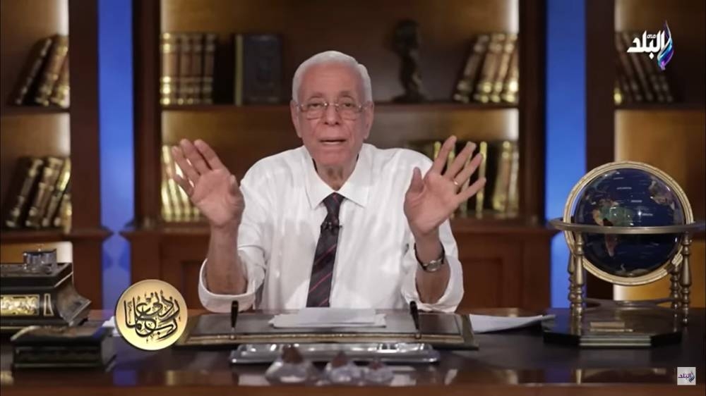بعدما أثار الجدل .. بالفيديو .. طبيب مصري شهير يرد على تصريح حول علاقة المرض النفسي بالإيمان بالله