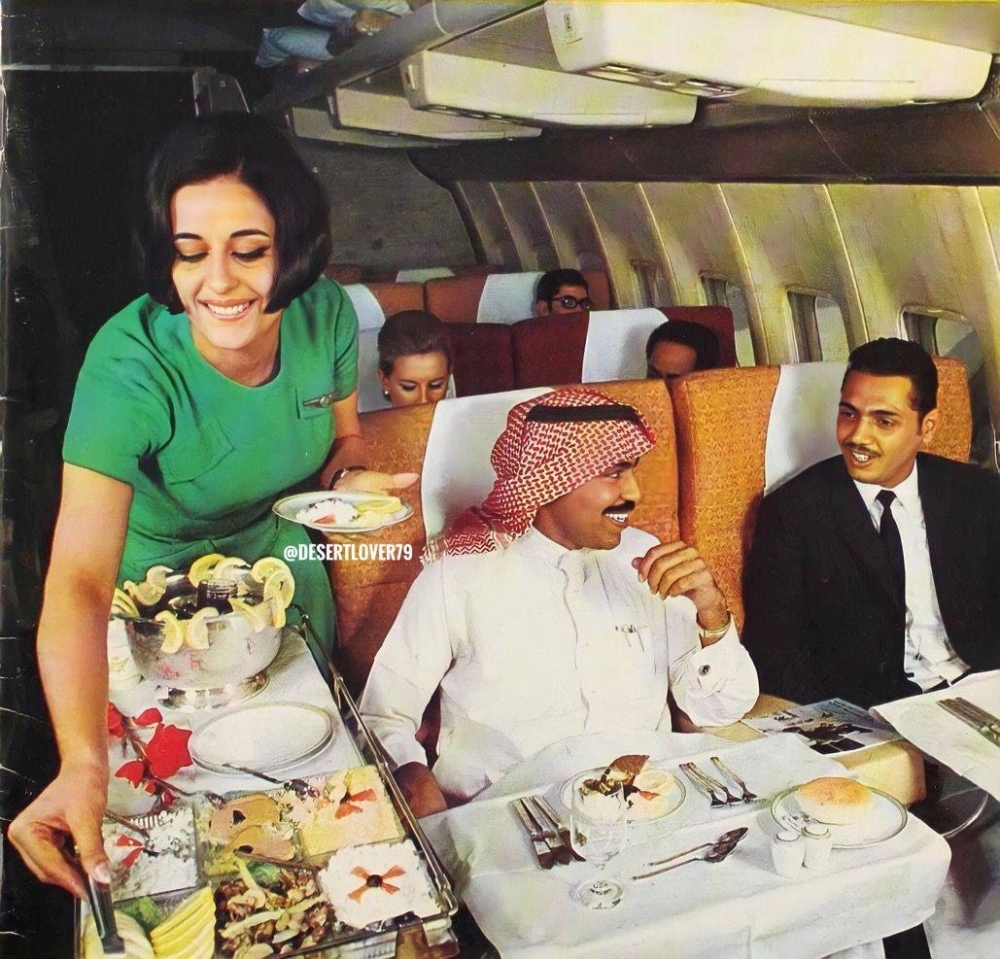 شاهد.. صور نادرة لمضيفات الخطوط السعودية قبل 53 عاما