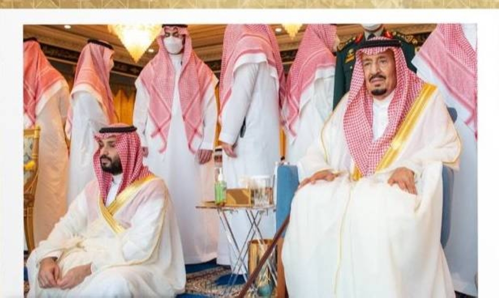 شاهد.. صورتان تاريخيتان تجمعان الملك سلمان وولي العهد الفارق بينهما 24 عاما .. والكشف عن مناسبتهما