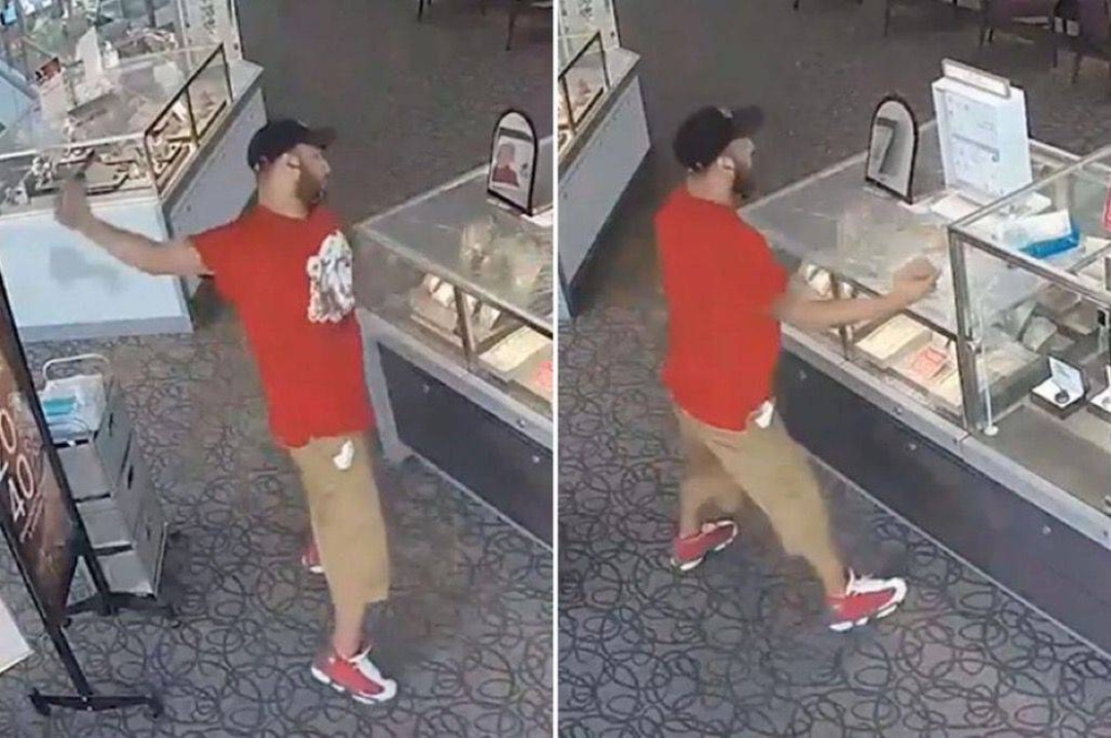 شاهد : لص يقتحم محل مجوهرات في أمريكا ويحاول كسر الزجاج بـ "حجر" و"مفاجأة" لم يتوقعها