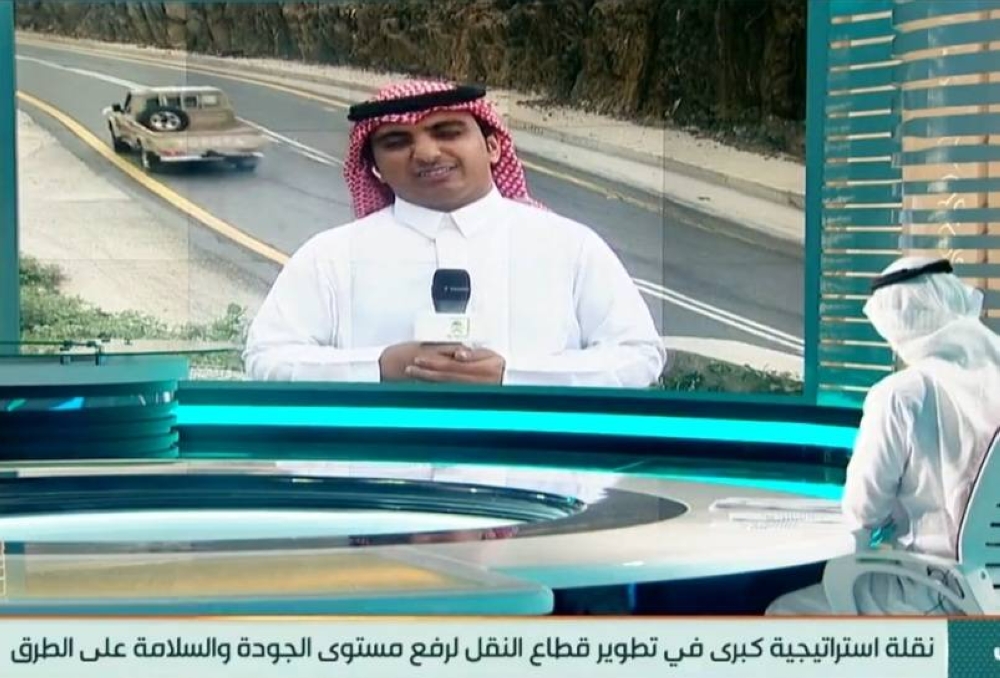 شاهد.. قائد "شاص" يمارس التفحيط خلف مراسل يبث تقرير إخباري من جازان